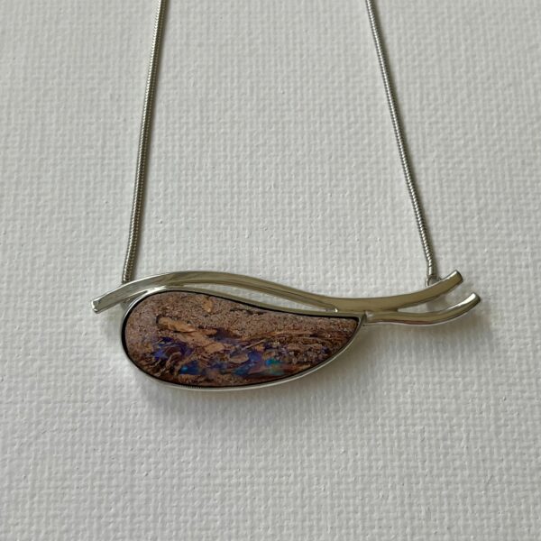 Collier opale made in France Esther Hamerla artisan bijoutier velizy paris versailles sevres ville d'avray