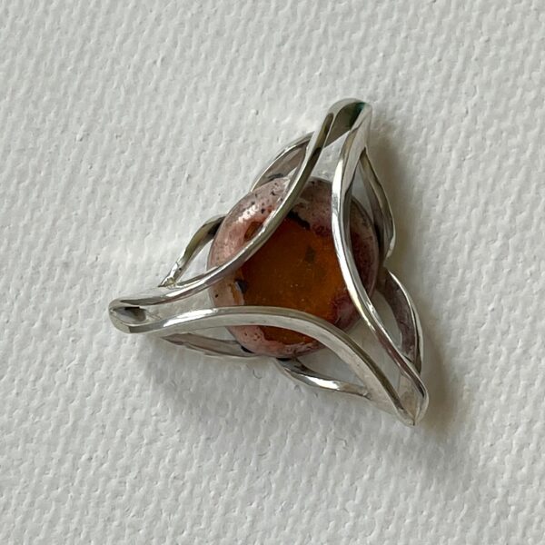 Collier opale de feu matrix triangle Esther Hamerla versailles createurs et artisans joailliers velizy fait main jouy en josas