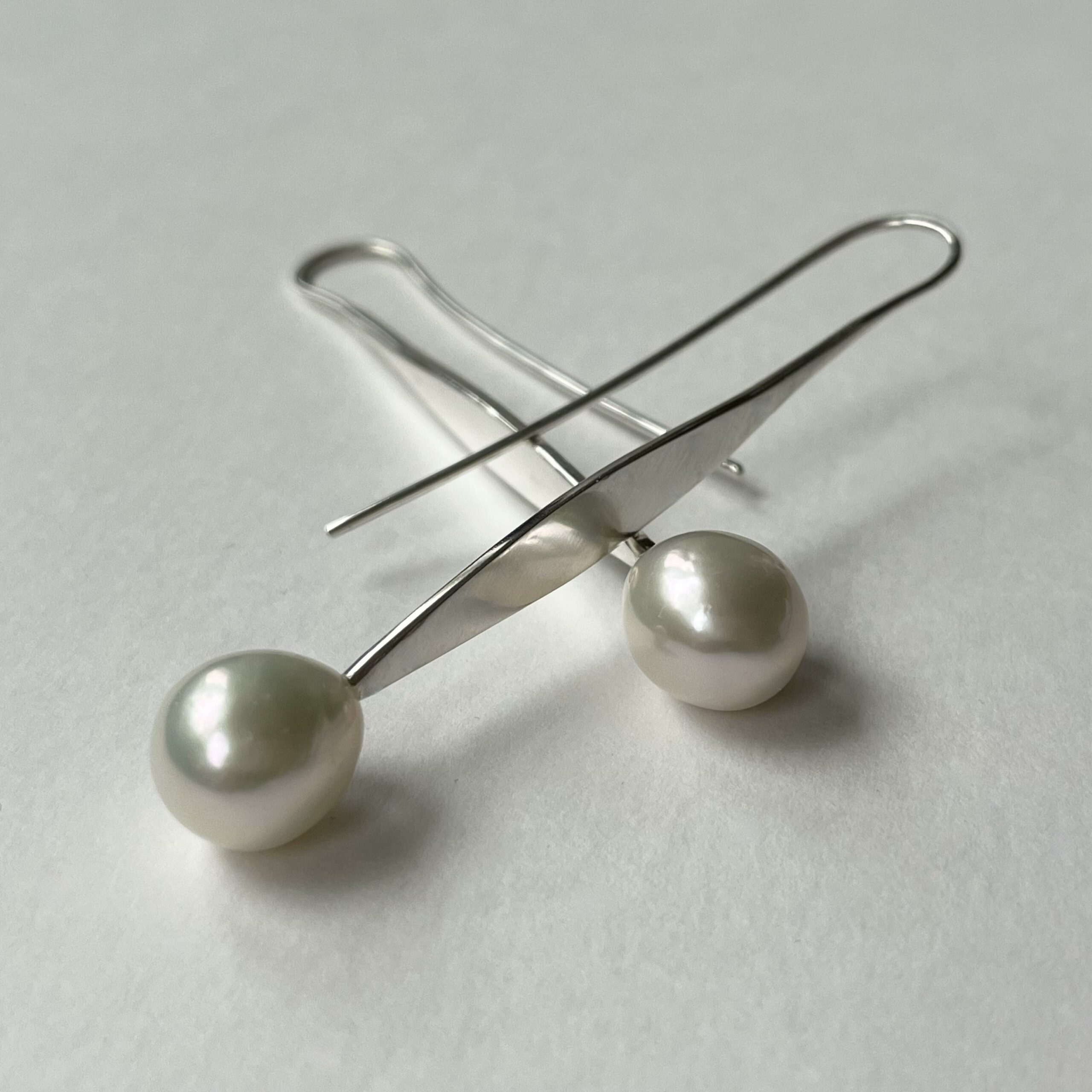 boucle d'oreille forgée artisanat d'art français Esther Hamerla bijoutier Vélizy, Yvelines, Versailles, Sèvres