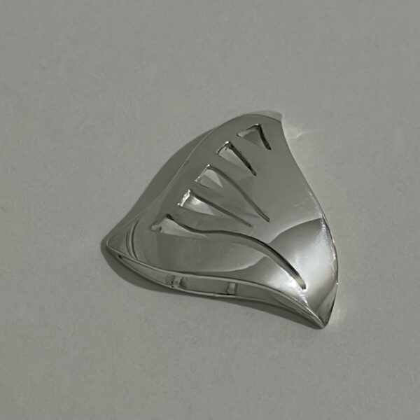 pendentif argent triangle Esther Hamerla créatrice de bijoux