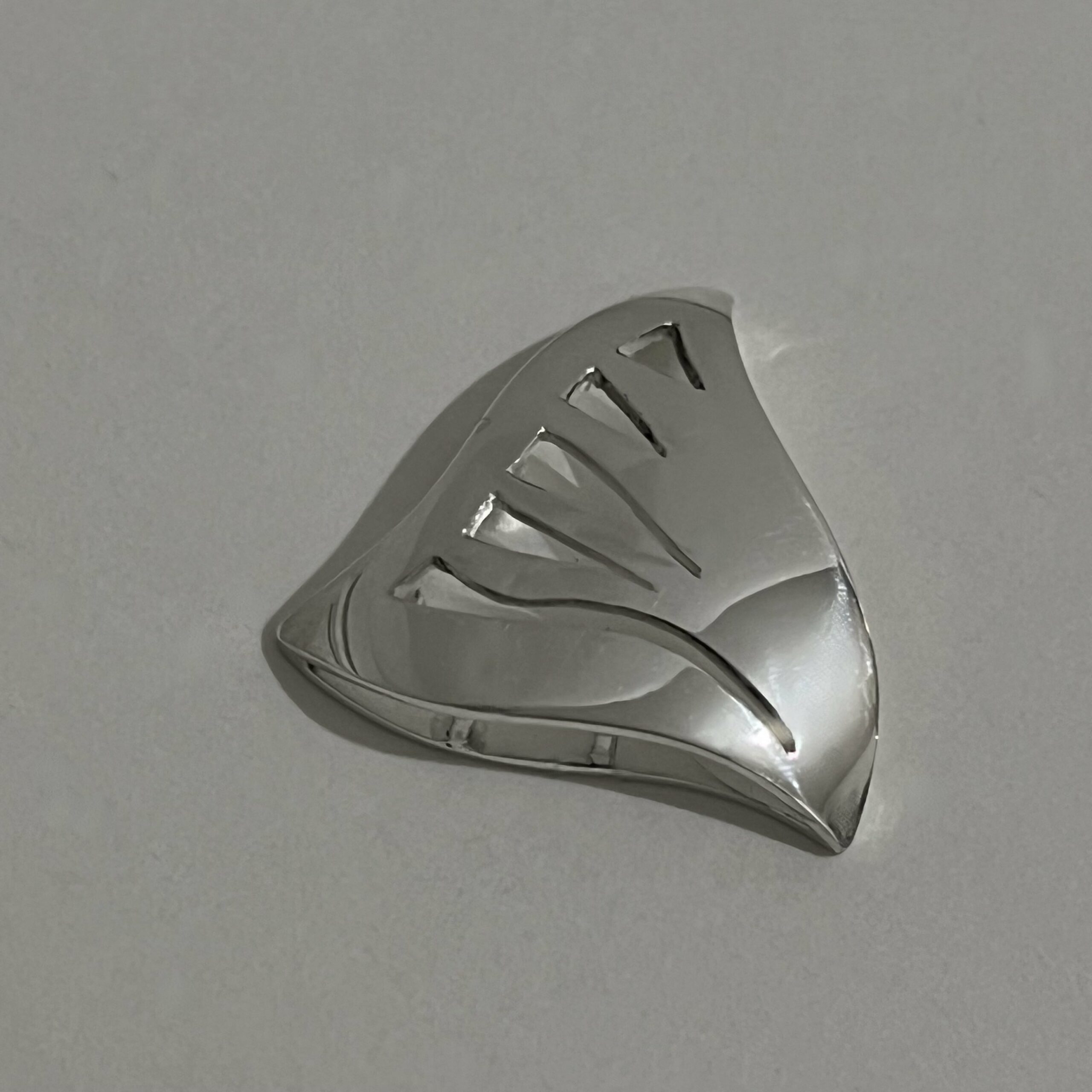 pendentif argent triangle Esther Hamerla créatrice de bijoux